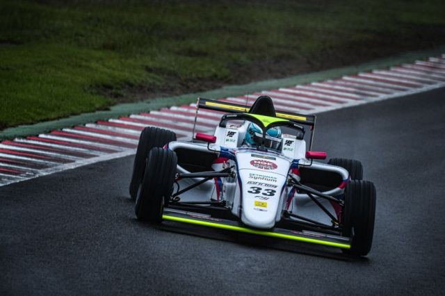 :
FIAF4 Japanese Championship 📍SUGO

R8 P14→P11
R9 P13→P10
R10 P15→P13

予選でのウェットコンディションに合わせきれなかったことが下位に沈んでしまった原因です。
ドライではポジティブな部分もあり、鈴鹿ラウンドを考えるとマシン,ドライビングどちらも成長していると思うので次戦のオートポリスこそは表彰台に乗れるように準備していきます。

今回も沢山の応援ありがとうございました✊🏻

#33
#yutasuzuki
#鈴木悠太
#fiaf4jp
#fiaf4japanesechampionship